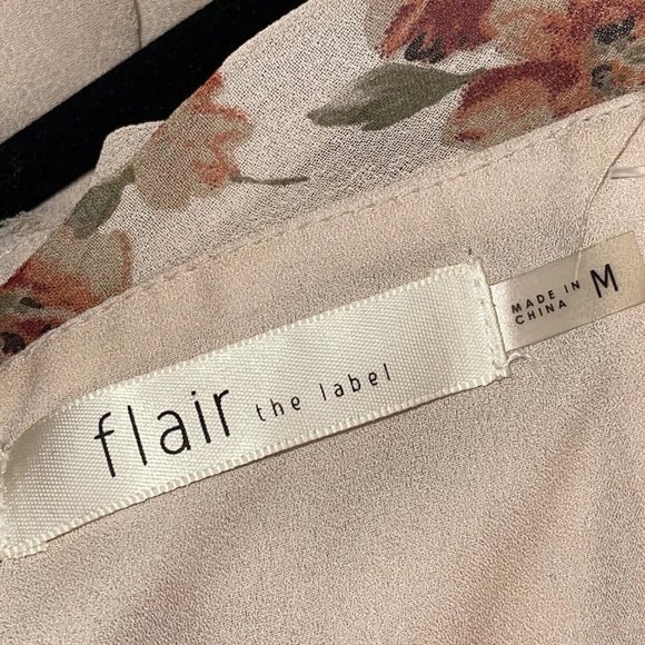 Flair the Label Jumpsuit Women’s MEDIUM Beige Tan Floral Halter Tie Neck Ruffles - Picture 4 of 12